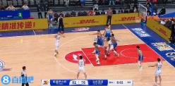 連續(xù)吃癟！克里斯先是籃下被李炎哲大帽&又被李炎哲生斷
